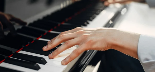 hands playing piano